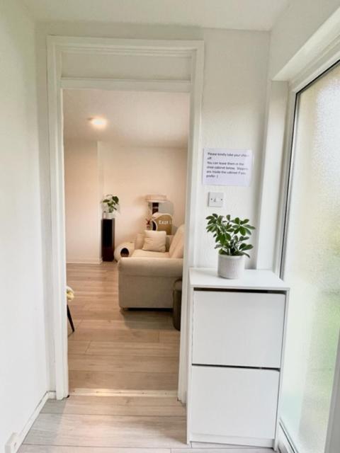 Homestay Double In 3 Bedroom House Edinburgh